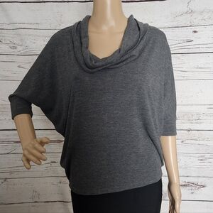 3/4 Sleeve Gray Vowl Neck Shirt Small NWT